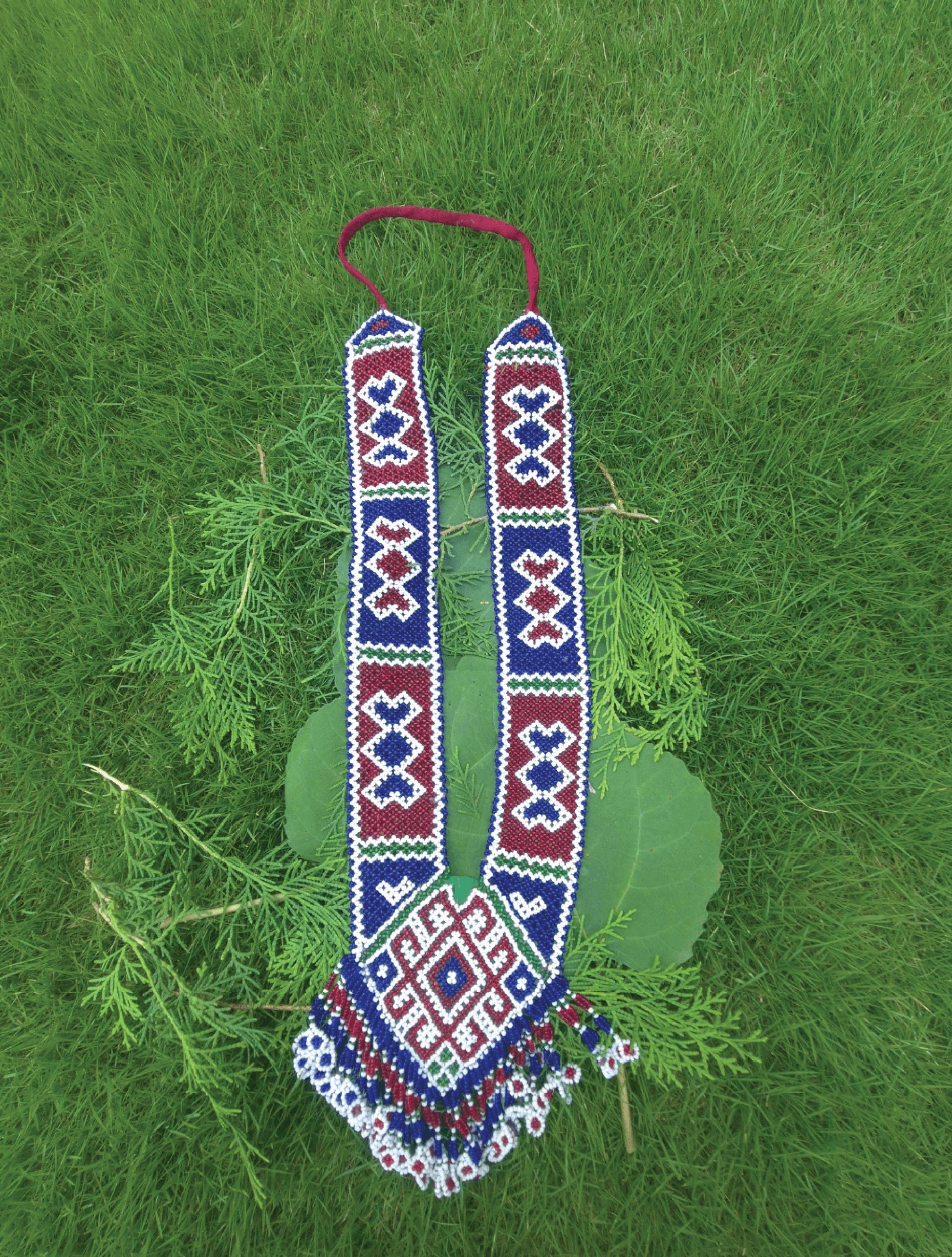 Bold Multi-Tone Beaded Neckpiece