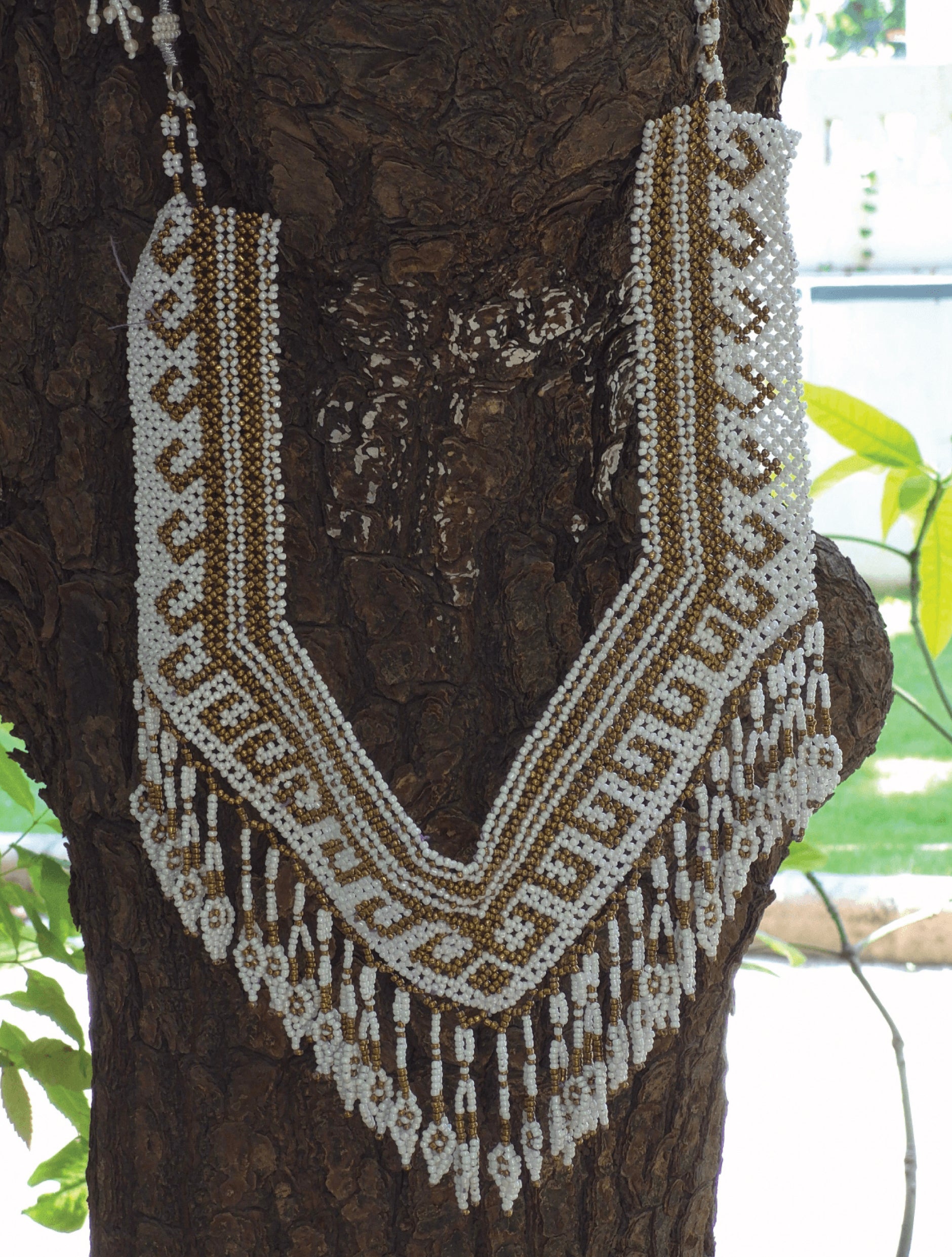 Classic White & Gold Neckpiece